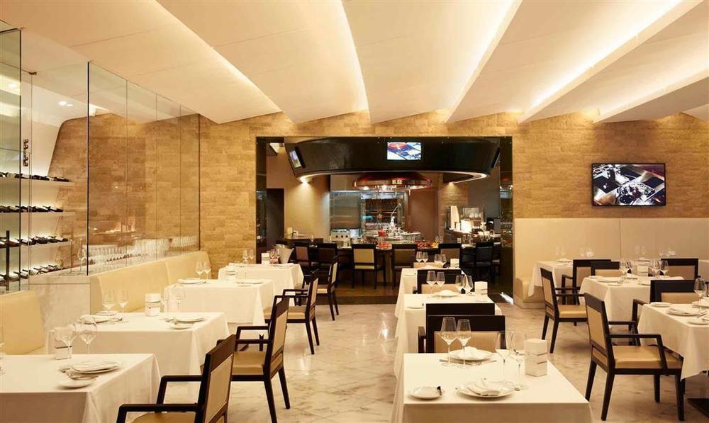 Sofitel Dubai Palm Apartments Restoran foto The restaurant