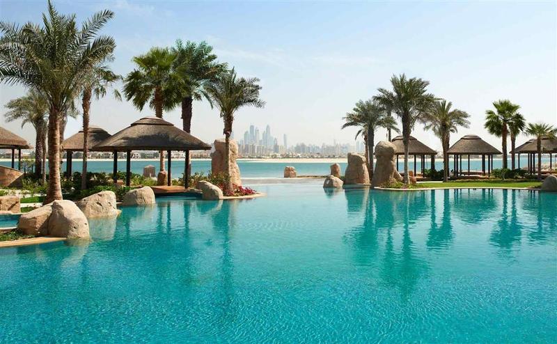 Sofitel Dubai Palm Apartments Bagian luar foto The swimming pool at Jumeirah Beach Hotel