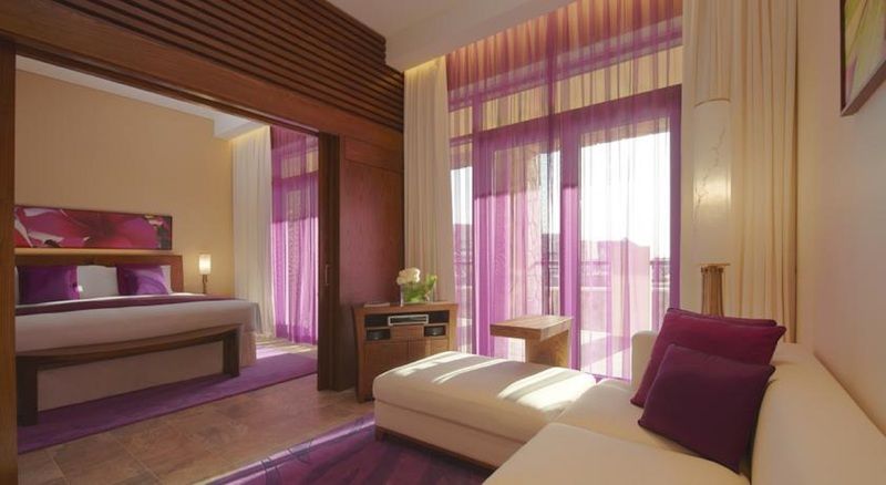 Sofitel Dubai Palm Apartments Bagian luar foto A bedroom at the hotel